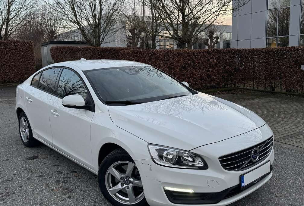 Volvo 1.5 T2 Dynamic Edition Geartronic