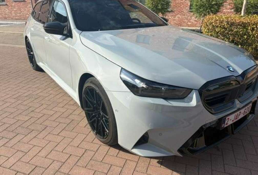 BMW M5 Touring PHEV 4.4 AS (535 kW)