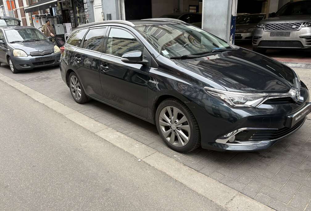 Toyota 1.8 Lounge Hybrid