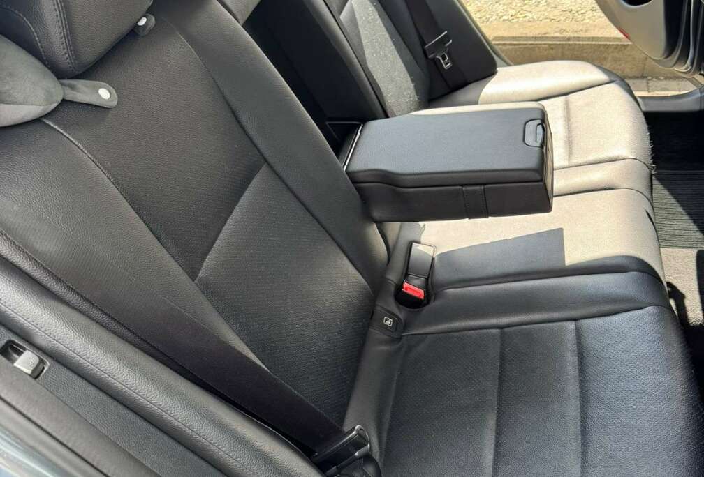 Mercedes-Benz +32470139083