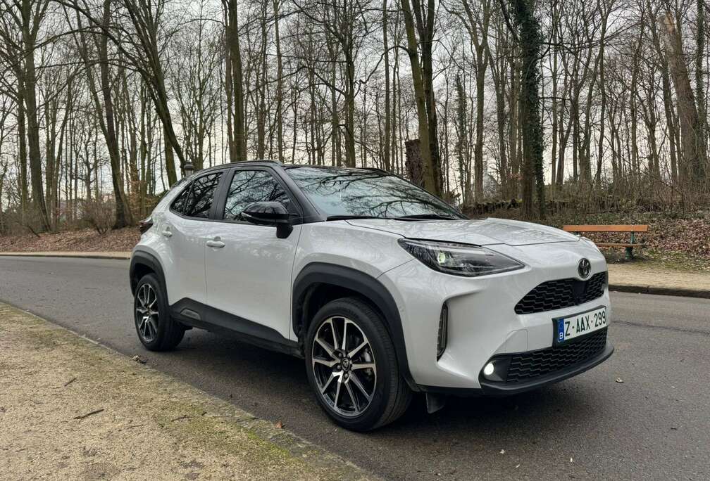 Toyota 1.5i HEV E-CVT GR Sport + Luxury Pack 130cv