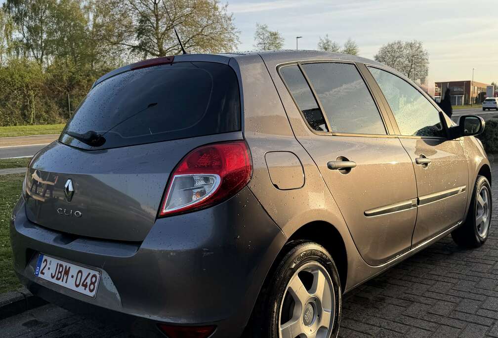 Renault 1.2i Authentique