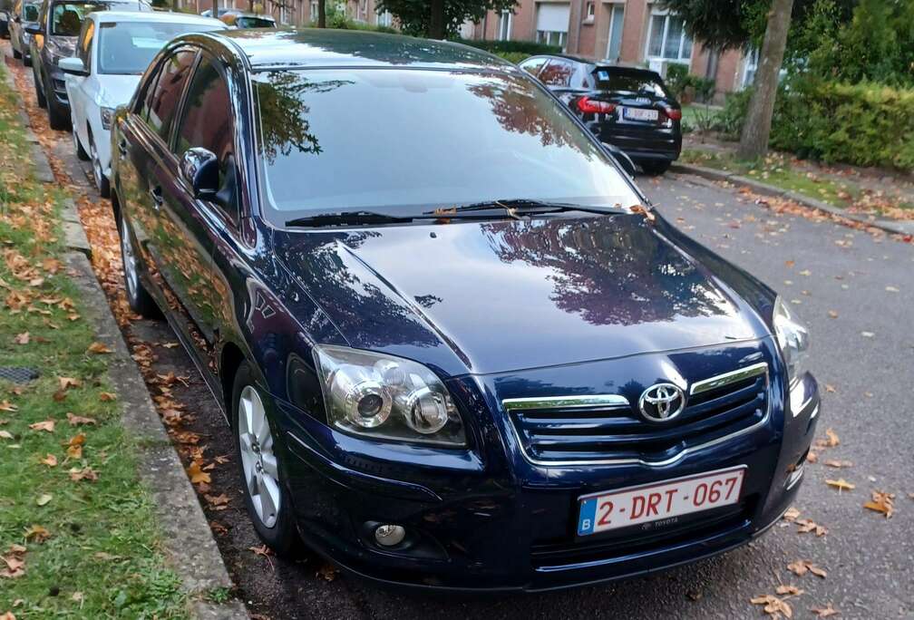 Toyota Avensis 1.8i VVT-i 16v Linea Luna