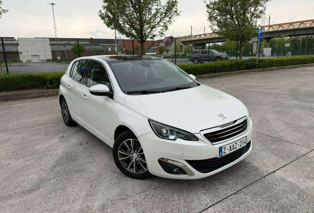 Peugeot 1.2 Allure STT Auto.