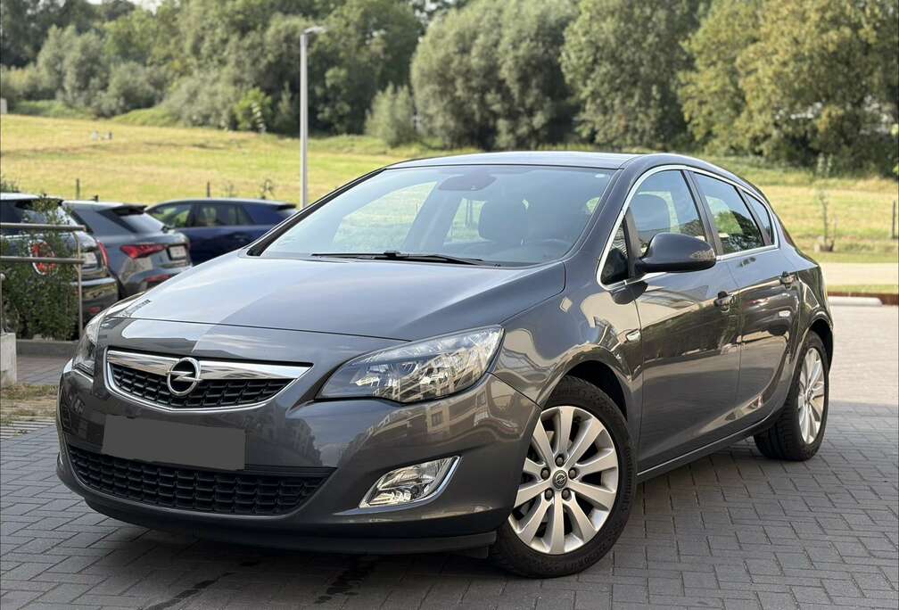Opel Opel Astra 1.7 Diesel 2012 full option