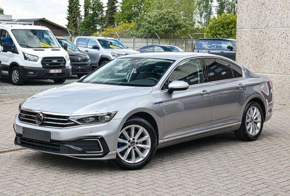 Volkswagen GTE*XENON*LEDER*ZETELVERWARMING*ACHTERUITRIJCAMERA*NAVIGATIE*OHB-COMPLEET-VW*PARKEERSENSOREN-V+A*