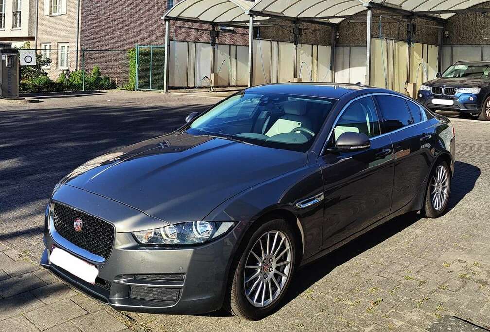 Jaguar XE 2.0 D E-Performance Pure