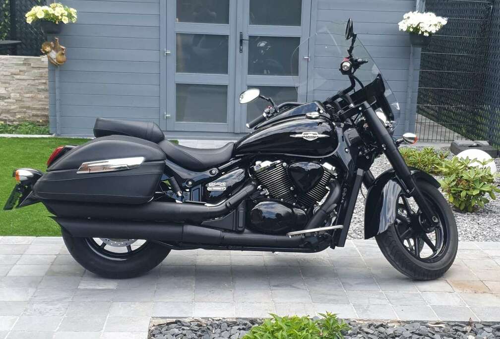 Suzuki Black Edittion Intruder