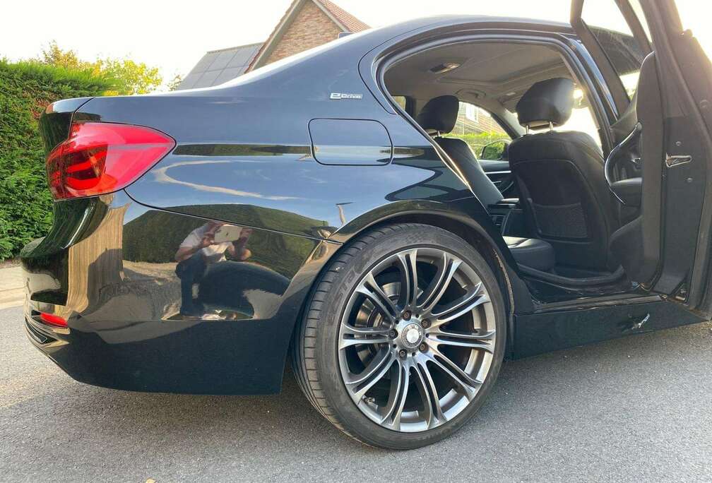 BMW 330e