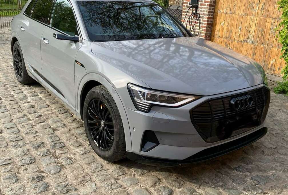 Audi quattro S line 55  95kwh 408 ch gris nardo