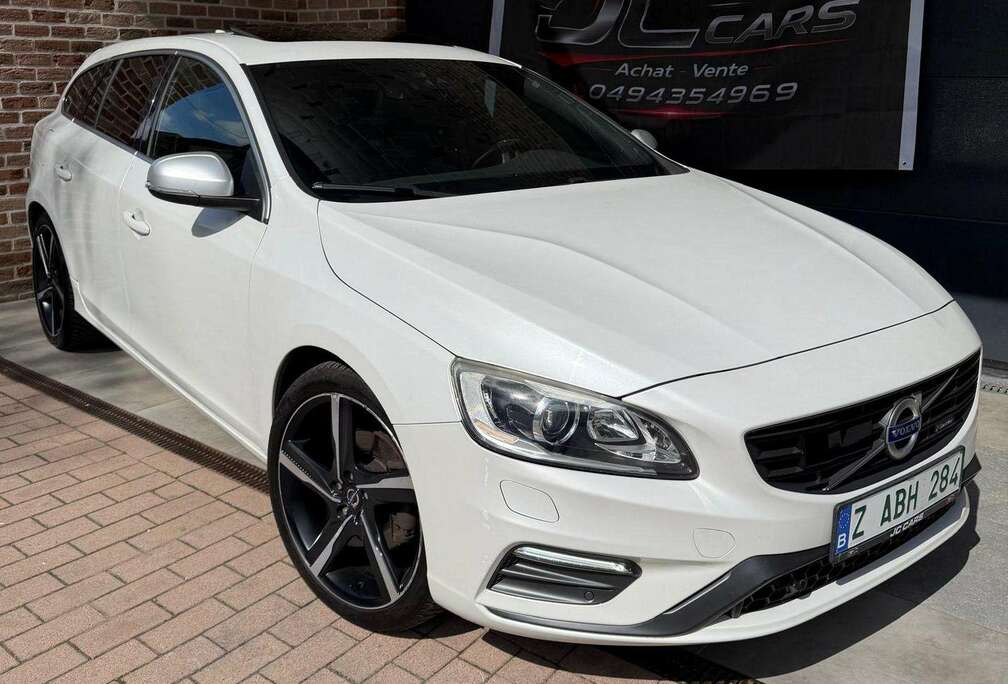 Volvo V60 2.0 D4 R-Design Geartronic 1er Prop *12 mois Garantie*