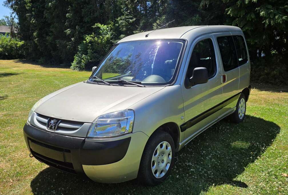 Peugeot 1.4i essence prête à immatriculer
