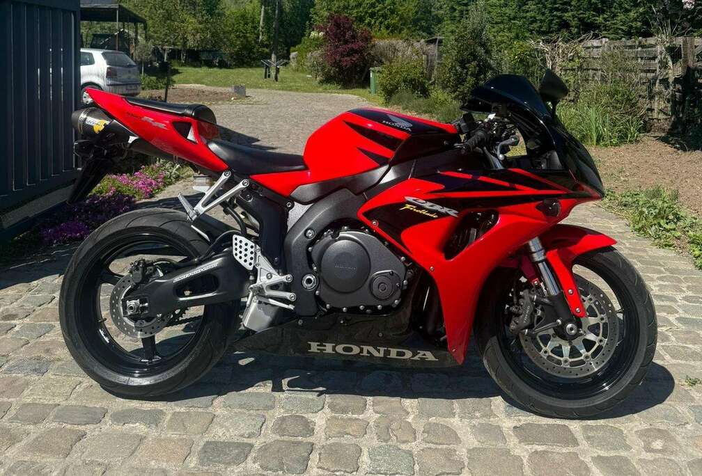 Honda RR FireBlade *10.000km* Leovine @AelbrechtMotors
