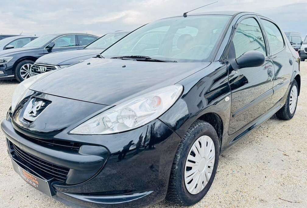 Peugeot 206+ 1.1i Urban 5 portes garantie 12 mois