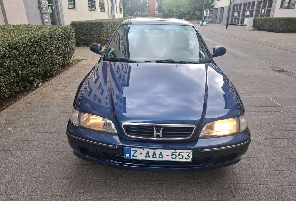 Honda 1.8i .. boite automatique .. airco ..