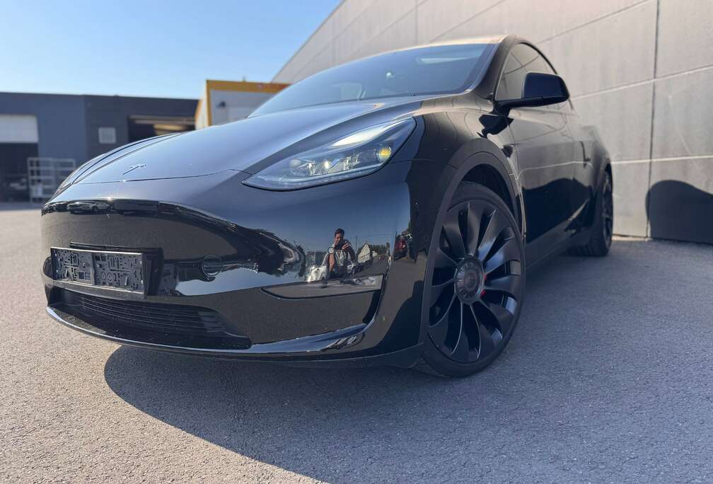 Tesla Model Y 72.5 kWh Dual Motor Performance 510ch - Attache remorque