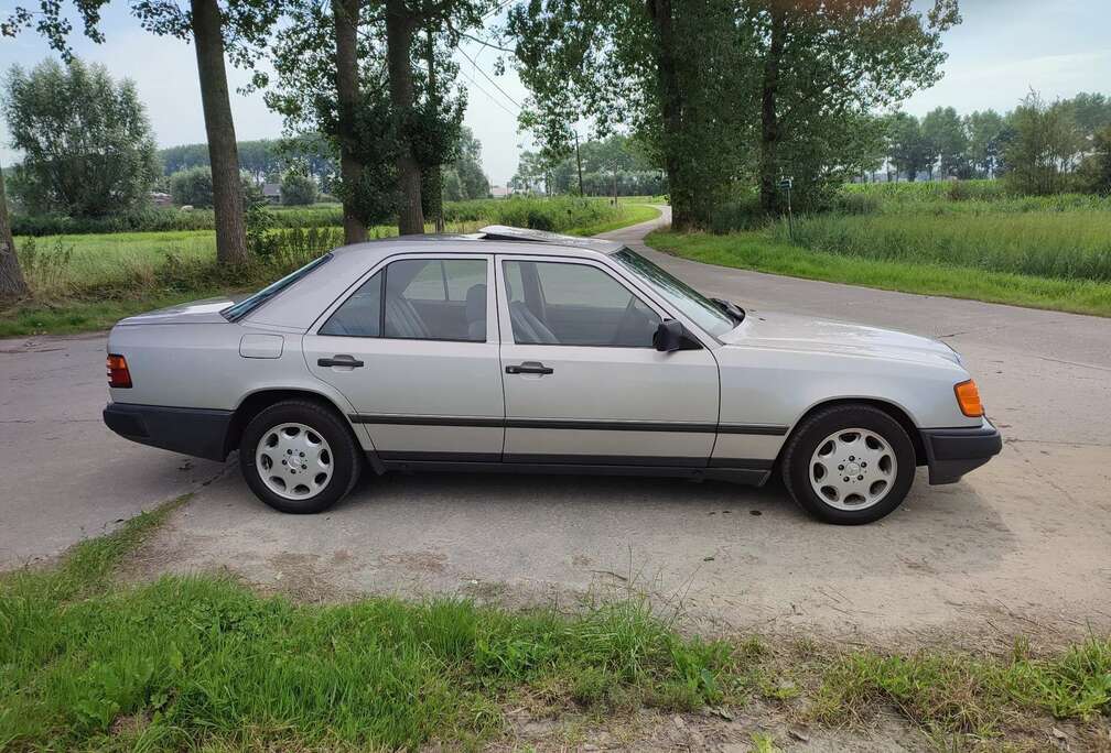 Mercedes-Benz W124