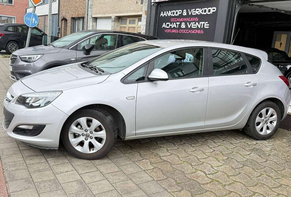 Opel Astra Sports 1.4 Turbo Essence Car Pass Historique