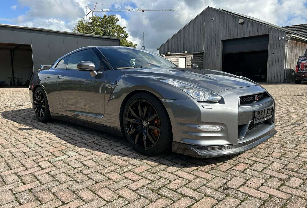 Nissan 3.8 Turbo V6 Black Edition