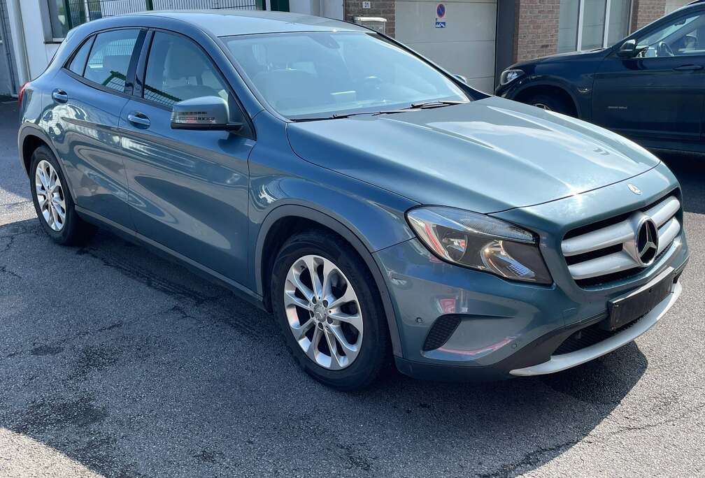Mercedes-Benz GLA 200 d 4-Matic 1 ER PROPRIETAIRE CARNET MERCEDES NAVI CLIMA JANTES ALU ....