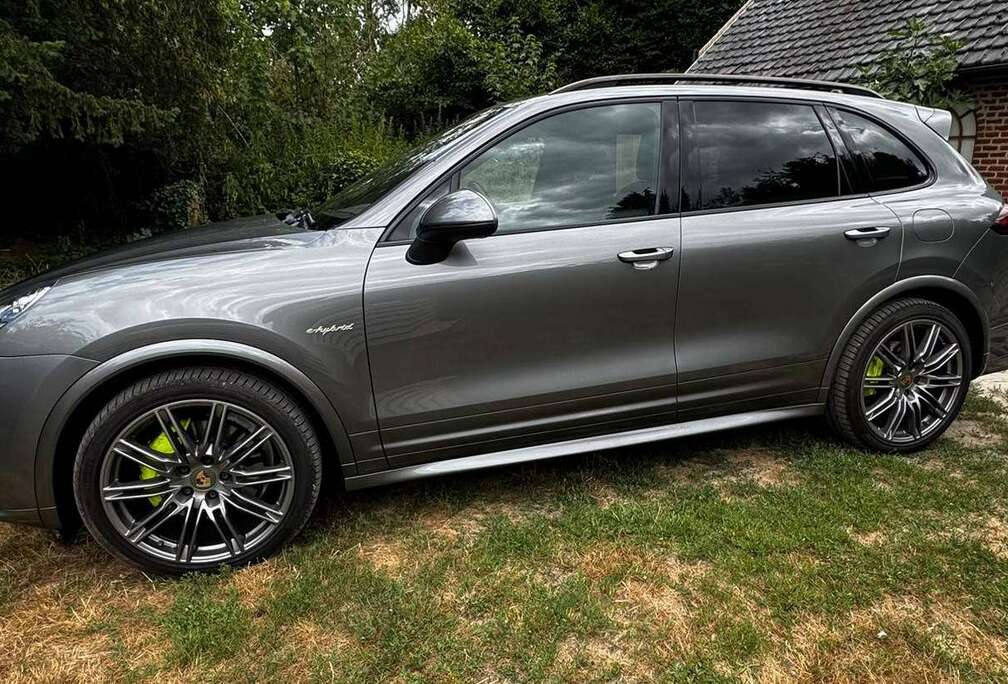Porsche Cayenne 3.0i V6 Hybrid Tiptronic S