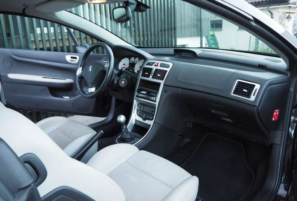 Peugeot 307 CC 2.0i 16v Dynamique