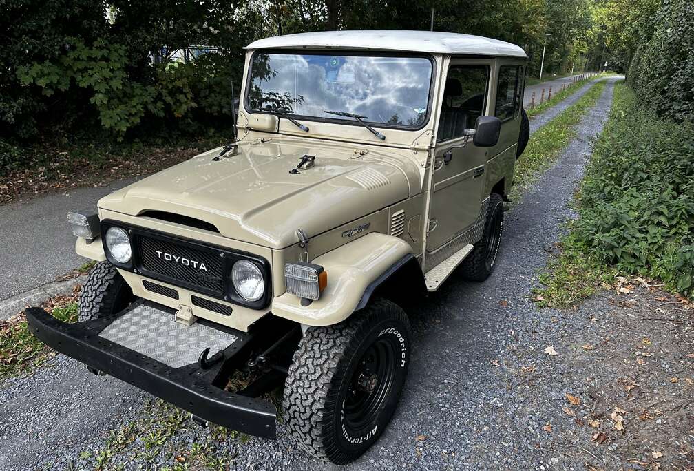 Toyota landcruiser bj 42 prachtstaat .