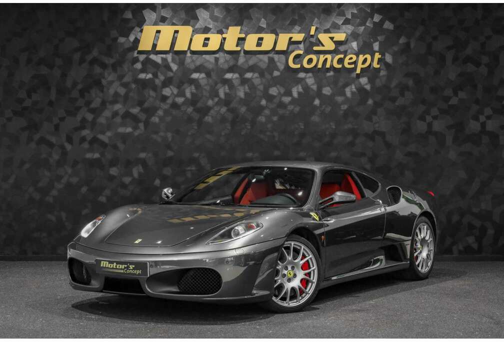 Ferrari Coupé - GRIGIO SILVERSTONE / ROSSO