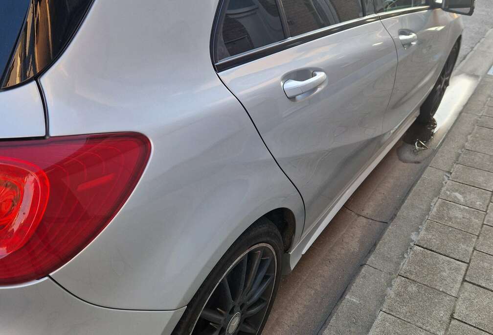 Mercedes-Benz A 180 AMG Line