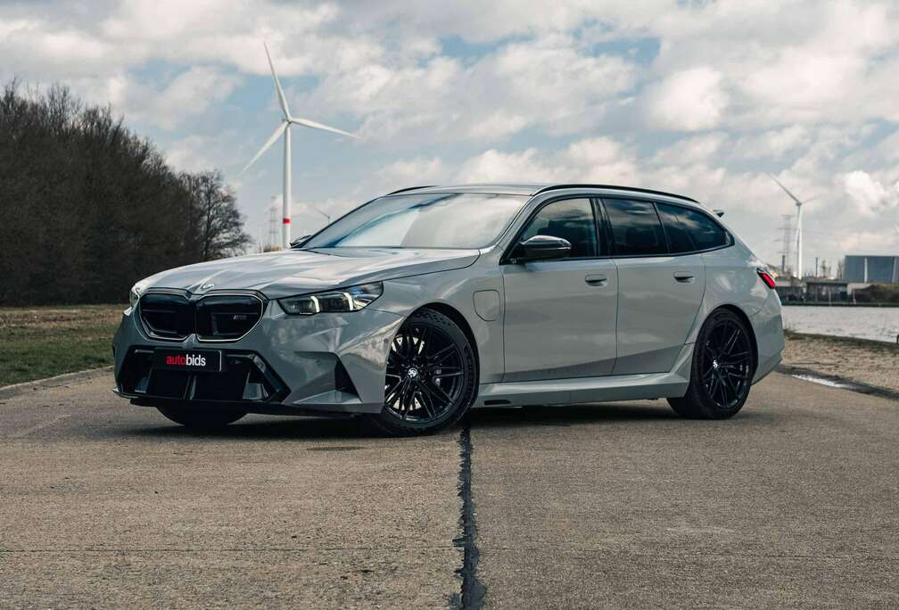 BMW xDrive Touring LIME ROCK GREY