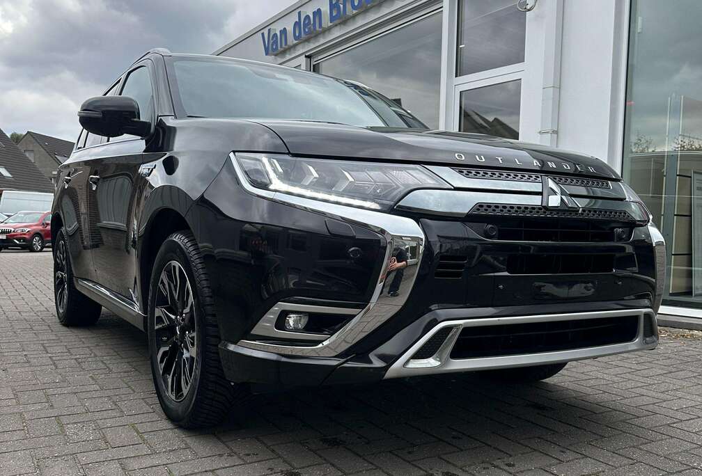 Mitsubishi Outlander 2.4 4WD Plug-In Hybrid Top