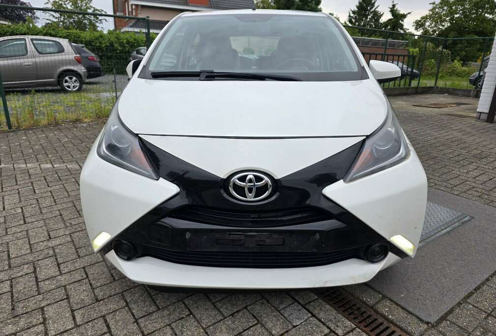 Toyota Aygo 1.0i VVT-i x-play