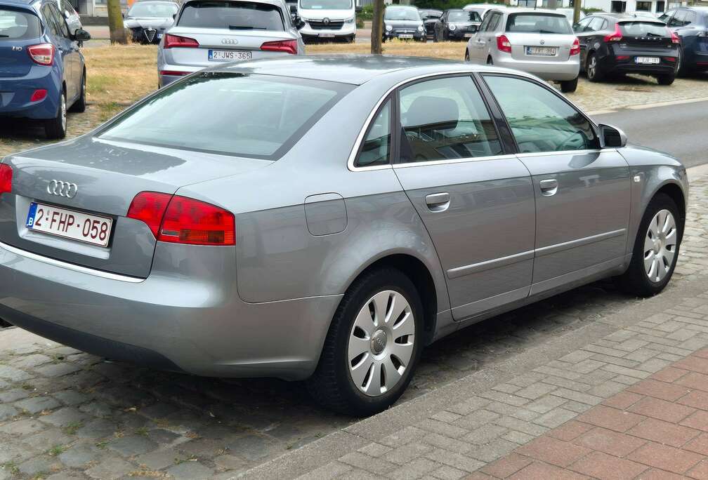 Audi A4 2.0i 20v