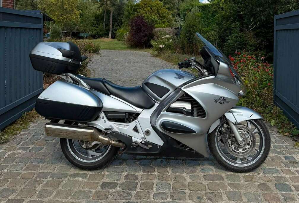 Honda ST1300 *29.000KM* @AelbrechtMotors