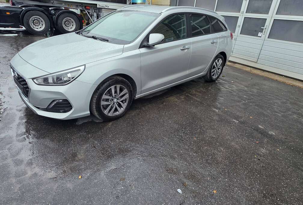 Hyundai i30 SW 1.0 T-GDi Twist Car Play, Android Auto, Caméra de recul, climatisation automatique, attache remorque, etc