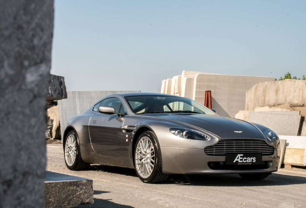 Aston Martin VANTAGE *** 4.7 / AUTOMATIC / ONLY 36.000 KM ***