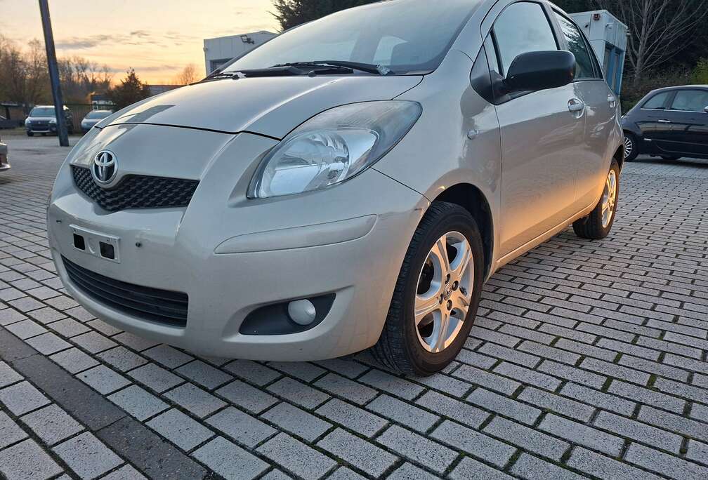 Toyota Yaris 1.3 VVT-i Cool  Airco  Bluethoot