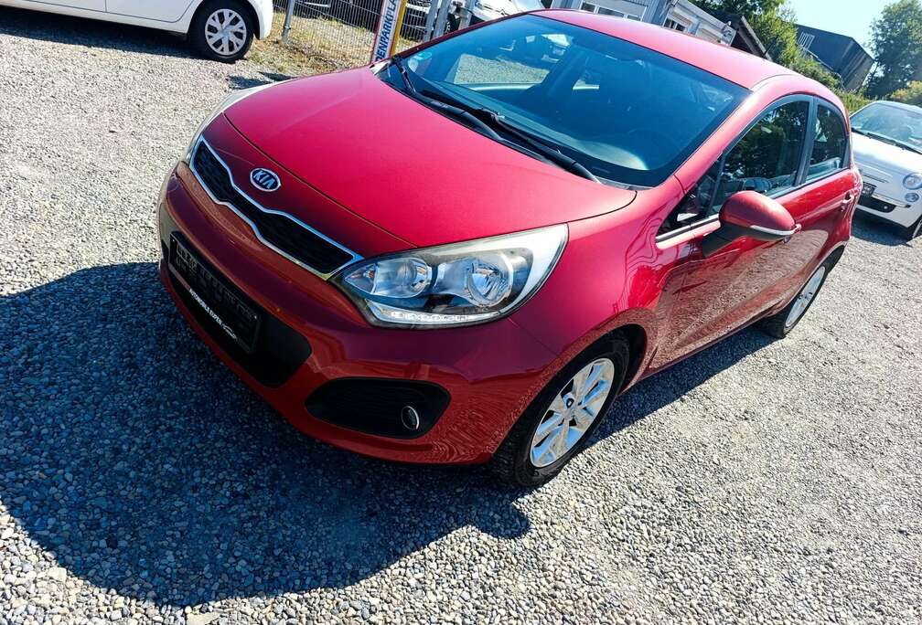 Kia 1.4 CRDi *Garantie 12m/propre*grand gps*caméra /airco