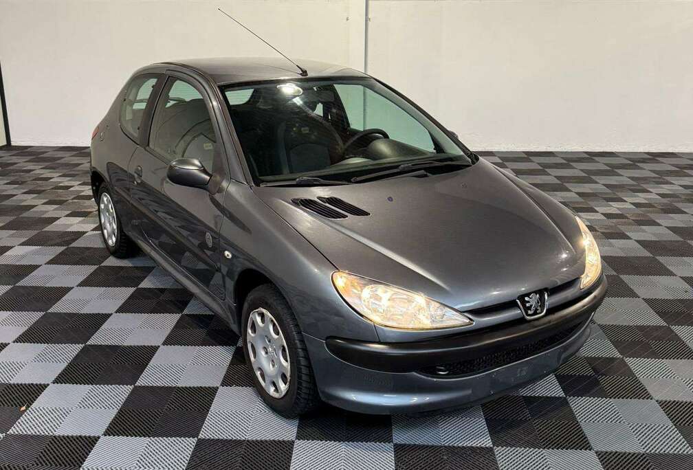 Peugeot 1.1i benzine bj. 2008 192000km Euro 4