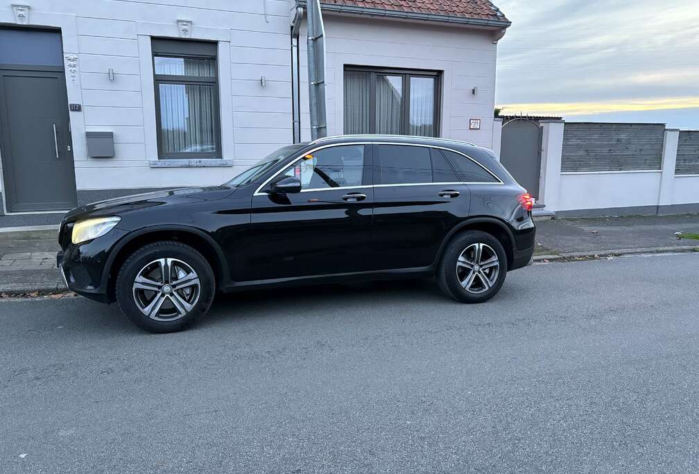 Mercedes-Benz d 4-Matic toit panoramique caméra recul