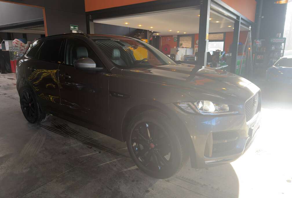 Jaguar F-Pace 2.0 D AWD Prestige