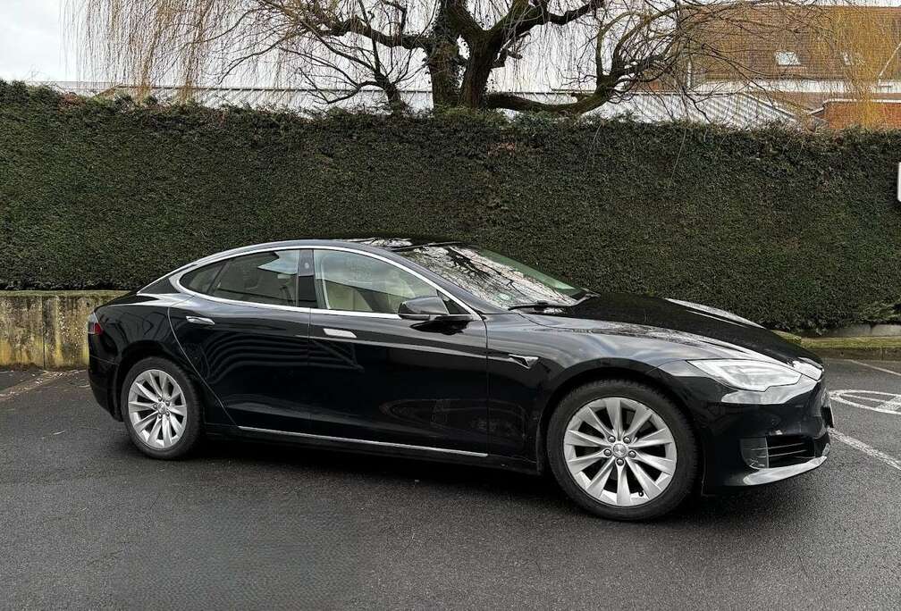 Tesla Model S 75