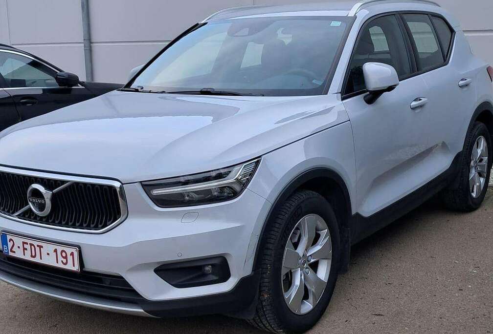 Volvo XC40 2.0 B4 MHEV Momentum Pro DCT