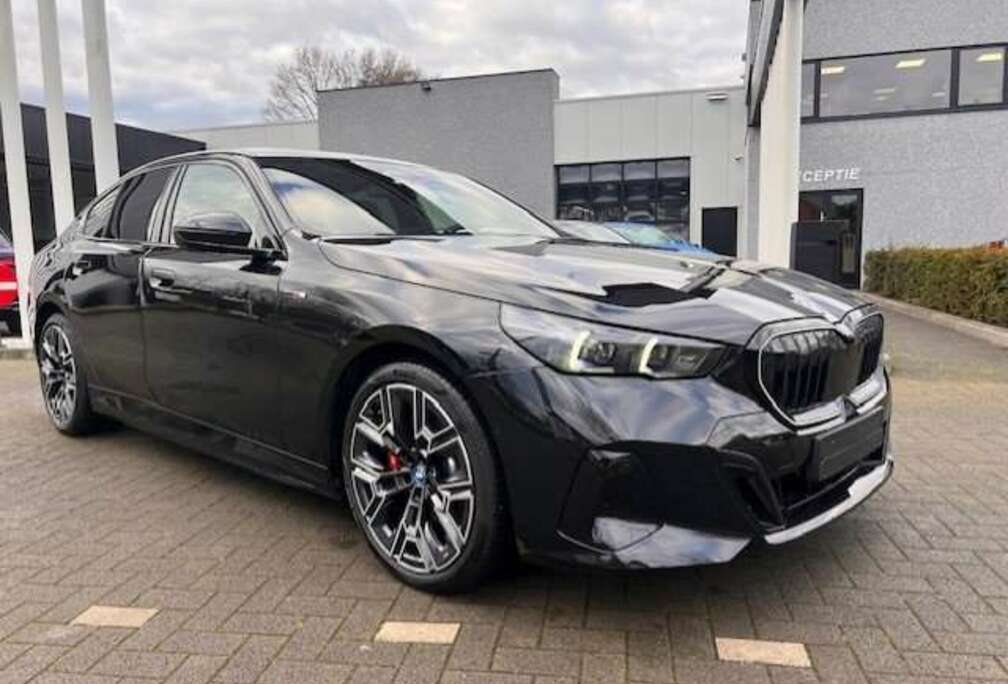 BMW 530eA PHEV (220 kW) M-Pack Pano Leder Led 2023