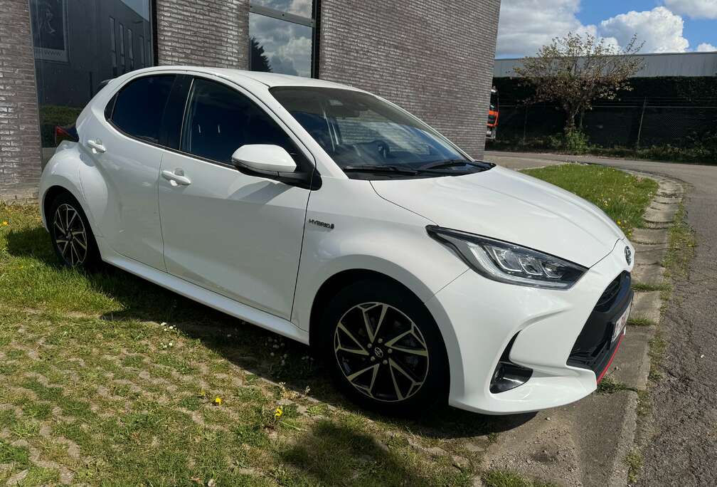 Toyota 1.5 hybrid e-CVT Comfort LHD