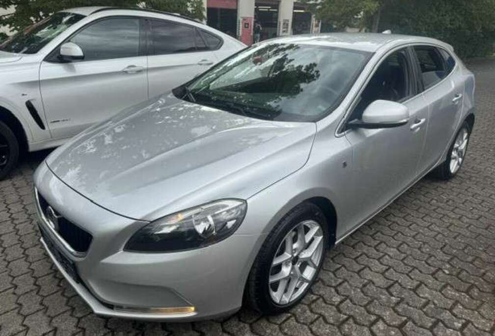 Volvo VOLVO V40 OCEAN RACE 2.0 D LEDER LED NAVI AHK