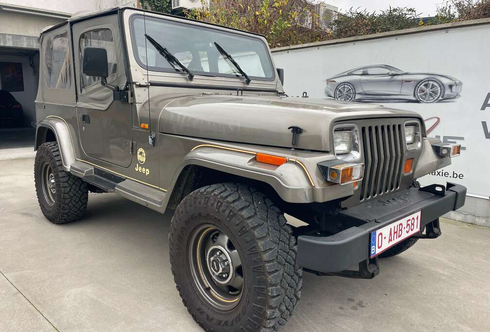 Jeep 2.5 Essence Cabriolet 4 Places Oldtimer !!!