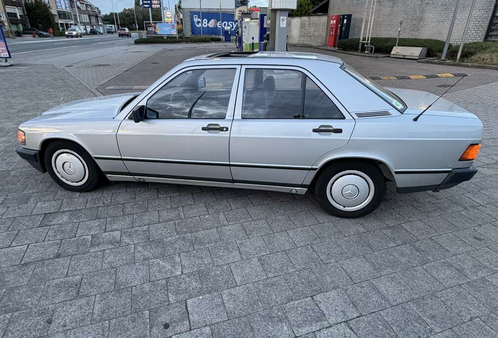 Mercedes-Benz 190E