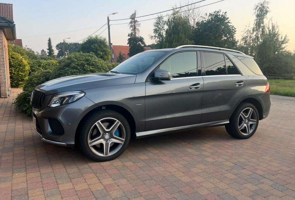 Mercedes-Benz e 4-Matic PHEV