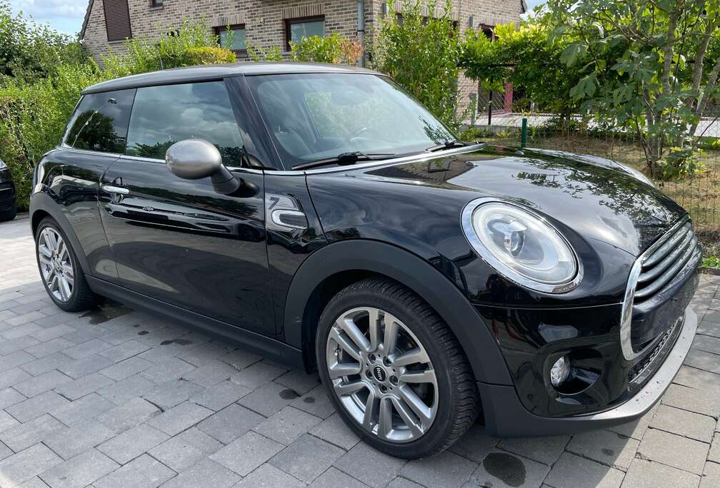 MINI Mini 1.5 D COOPER 7 AUTOMAAT / 1/2LEDER/PANO-DAK/GPS/65237KM/EURO 6b